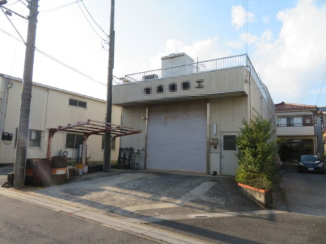 草加市苗塚町の工場