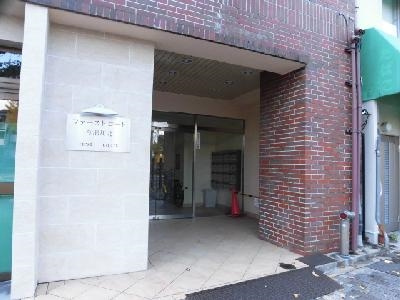 ファーストコート今出川北のエントランス