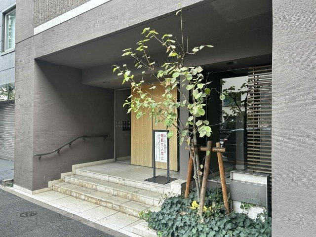 ライフェール新宿御苑ノースサイドのエントランス|ライフェール新宿御苑ノースサイド