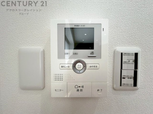 訪問者が来たときにテレビ画面で確認できるため、安心してドアを開けられます。録画機能があるものもあり、留守中に来訪者を記録しておくことができます。利便性が高く、セキュリティ面でも安心です。
