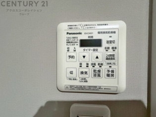 暖房機能があるため、冬場でも温かい浴室で入浴でき、乾燥機能があるため、水気を素早く取り除けます。また、換気機能があるため、湿気を素早く排出してカビや雑菌の発生を防ぐことができます。
