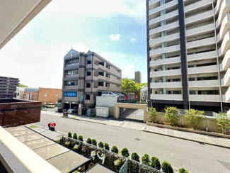 【展望】 | リスタイル・ダイアパレスおゆみ野　JR外房線「鎌取」駅 | おゆみ野エリア特有の、歩行者専用道路（四季の道）や公園が整備された美しい街並みに位置しています。駅から近い一方で、周辺には緑も多く、ファミリー層にも人気の落ち着いた環境です。