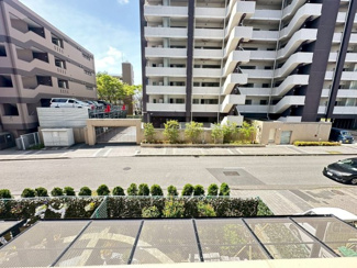 【展望】 | リスタイル・ダイアパレスおゆみ野　JR外房線「鎌取」駅 | おゆみ野エリア特有の、歩行者専用道路（四季の道）や公園が整備された美しい街並みに位置しています。駅から近い一方で、周辺には緑も多く、ファミリー層にも人気の落ち着いた環境です。