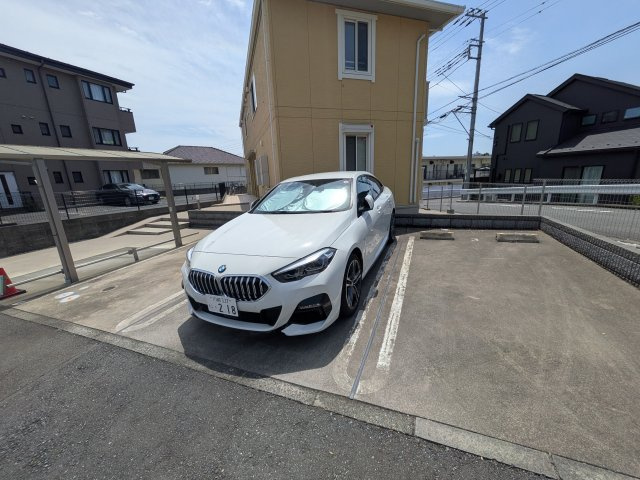 フェリシアⅢの駐車場