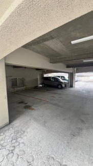 【駐車場】 | 緑地公園ロイヤルマンション | 駐車場