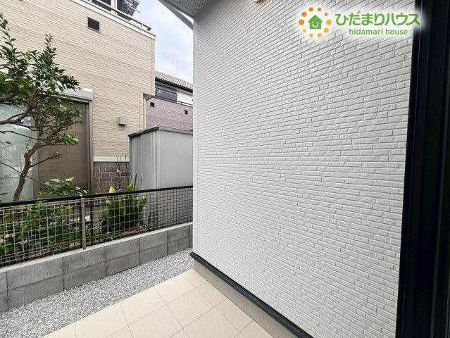 熊谷市赤城町1丁目　新築一戸建て　ブルーミングガーデン　02のその他|光をたっぷり取り込むことができる屋外スペースです！洗濯物を干すだけでなく、ちょっとした椅子を置いて外の空気を吸いながらリフレッシュする場所や、ガーデニングとしても最適なスペースですね。