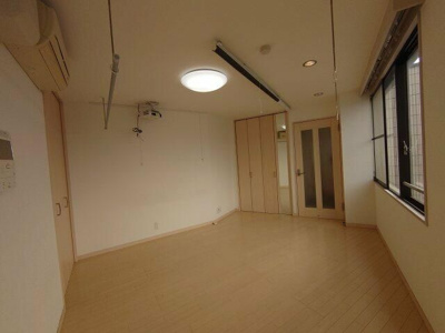 【居間・リビング】 | アクト西ヶ原 | こちらの居間で趣味の時間をお楽しみください