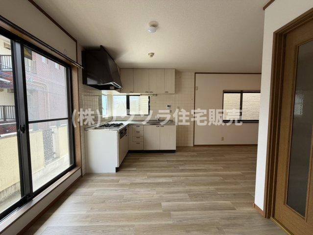 香里北之町　中古一戸建てのキッチン|LDK13.5帖
■物件内覧・資金計画相談・住宅ローン相談、リフォーム相談、お問合せ受付中■
※当日・翌日のご内覧、ご相談はお電話でのお問合せがスムーズです！