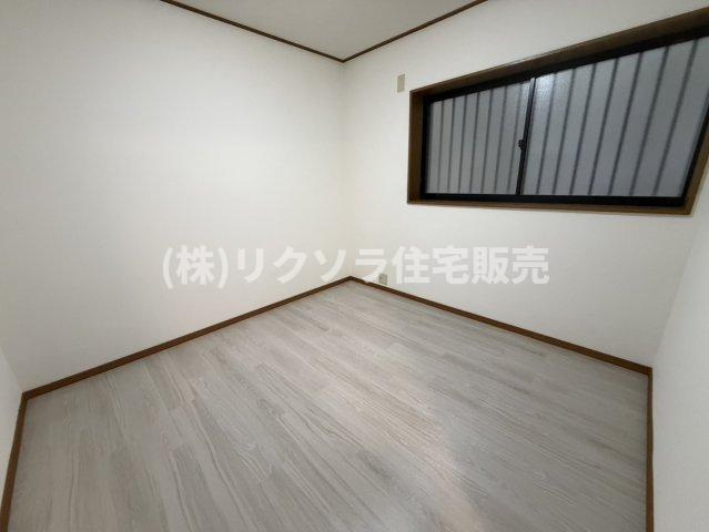 香里北之町　中古一戸建ての洋室|洋室4.5帖
■物件内覧・資金計画相談・住宅ローン相談、リフォーム相談、お問合せ受付中■
※当日・翌日のご内覧、ご相談はお電話でのお問合せがスムーズです！