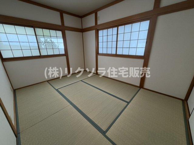香里北之町　中古一戸建ての和室|和室6.0帖
■物件内覧・資金計画相談・住宅ローン相談、リフォーム相談、お問合せ受付中■
※当日・翌日のご内覧、ご相談はお電話でのお問合せがスムーズです！