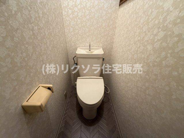 香里北之町　中古一戸建ての設備|2階トイレ
■物件内覧・資金計画相談・住宅ローン相談、リフォーム相談、お問合せ受付中■
※当日・翌日のご内覧、ご相談はお電話でのお問合せがスムーズです！