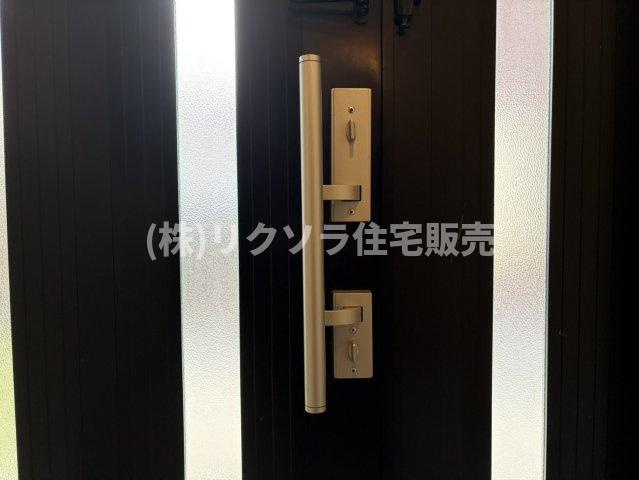 香里北之町　中古一戸建ての防犯設備|ツーシリンダー錠
■物件内覧・資金計画相談・住宅ローン相談、リフォーム相談、お問合せ受付中■
※当日・翌日のご内覧、ご相談はお電話でのお問合せがスムーズです！
