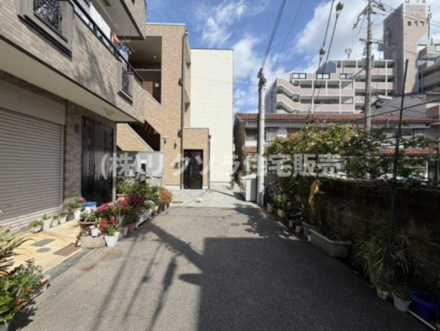 香里北之町　中古一戸建ての前面道路含む現地写真|前道　南　幅員4ｍ
■物件内覧・資金計画相談・住宅ローン相談、リフォーム相談、お問合せ受付中■
※当日・翌日のご内覧、ご相談はお電話でのお問合せがスムーズです！