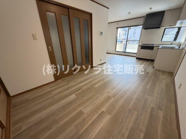 香里北之町　中古一戸建ての居間・リビング|LDK13.5帖
■物件内覧・資金計画相談・住宅ローン相談、リフォーム相談、お問合せ受付中■
※当日・翌日のご内覧、ご相談はお電話でのお問合せがスムーズです！