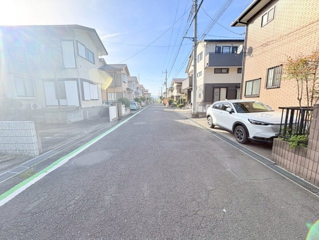 日高市中鹿山　建築条件なし売地　JR川越線『高麗川駅』徒歩18分　【高根小学区】の前面道路含む現地写真