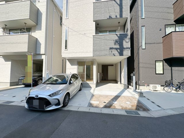 西区庚午中1丁目 No.3の駐車場|車は車種により2台駐車可能☆
広々とした駐車スペースは来客時なども安心なので気軽に家族や友人を招くことができます♪