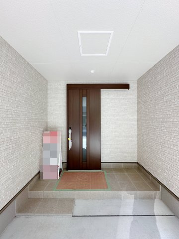 西区庚午中1丁目 No.3の玄関|玄関ポーチ☆
屋根も付いており、雨が降っても濡れる心配はありません♪