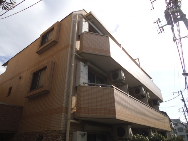 サンライズ中十条Ⅱの外観|商店街が近隣にある立地です！
