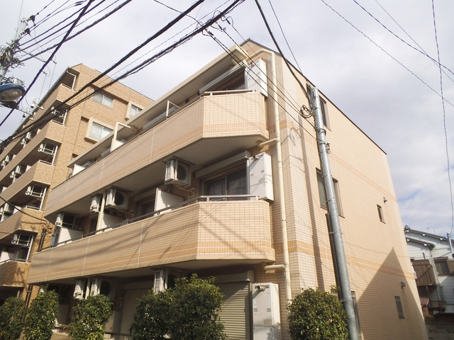 サンライズ中十条Ⅱの外観|鉄筋コンクリート造の3階建て♪