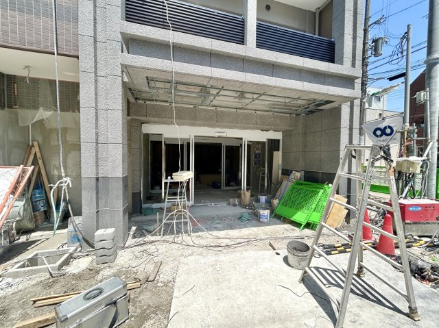 フォーリアライズ弁天町ノビアのエントランス