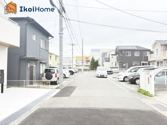 神戸市西区持子２丁目　新築戸建　の前面道路含む現地写真|【ホームページに現地動画掲載中】●年中無休：当日予約可●出合小学校18分・王塚台中学校12分の立地。