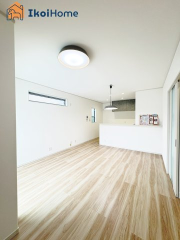 神戸市西区持子２丁目　新築戸建　の居間・リビング|【ホームページに現地動画掲載中】●年中無休：当日予約可●リビングは長方形で家具を配置しやすい間取り！