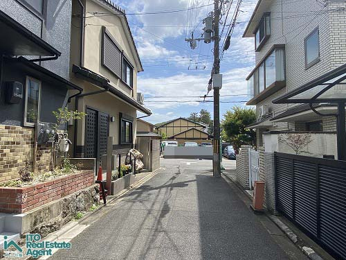 岡崎天王町 中古テラスの前面道路含む現地写真