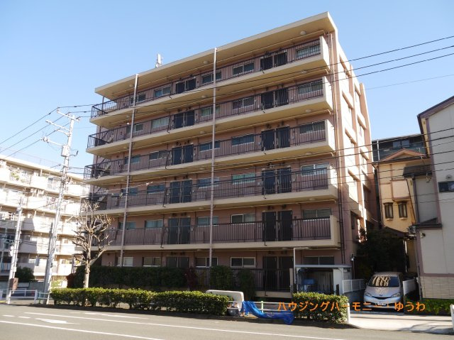 【外観】 | 三田高島平第2コーポ | モダンでスタイリッシュな印象を与えるグレーを基調とした外観。