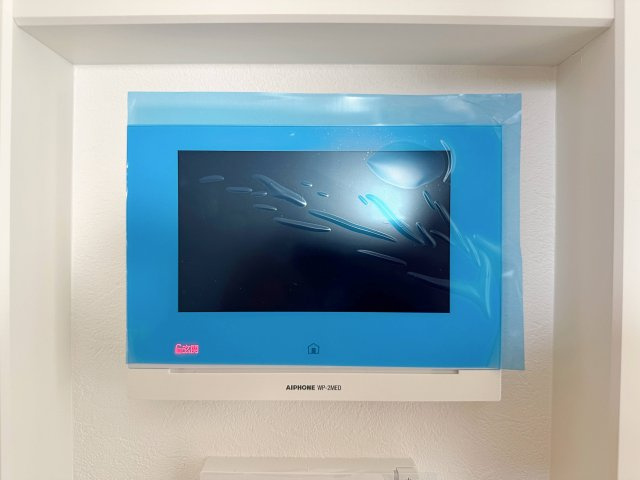 西区古江新町の防犯設備|ドアホン☆
来客があったとき、室内からカメラやマイクを使って相手や用件を確認できます。相手を事前に確認することができ、訪問販売対策や防犯面でも役に立つアイテムです♪