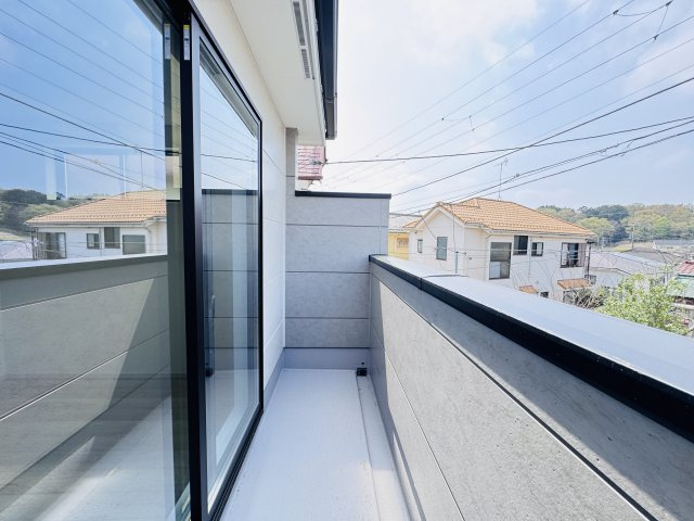 市川市北国分３丁目新築戸建（北国分８期）のバルコニー|寝室前バルコニー