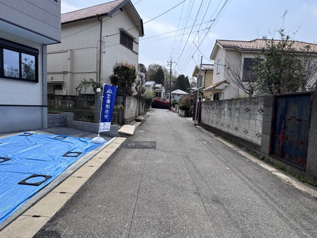 市川市北国分３丁目新築戸建（北国分８期）の前面道路含む現地写真|西側前面道路・幅員約5ｍ