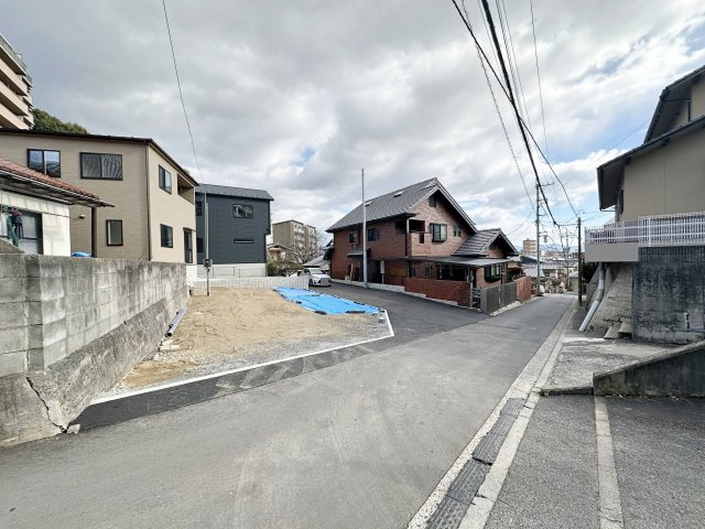 西区古江東町 No.1の前面道路含む現地写真|前面道路は約3mですが、セットバックにより物件前は4m確保されるようになります♪