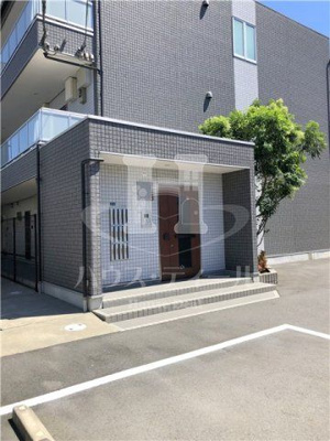 【エントランス】 | リブリクラージュ | 清潔なエントランスです
