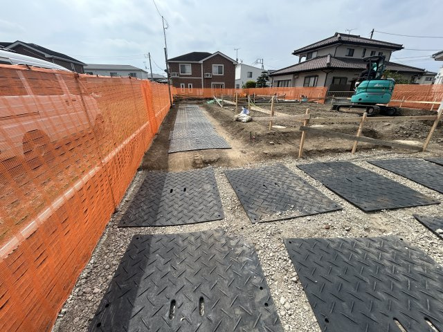 新築　高崎市倉賀野町全2棟　Blooming　Garden　2号棟の駐車場|現地写真　駐車スペースは並列2台+1台分可能です！
