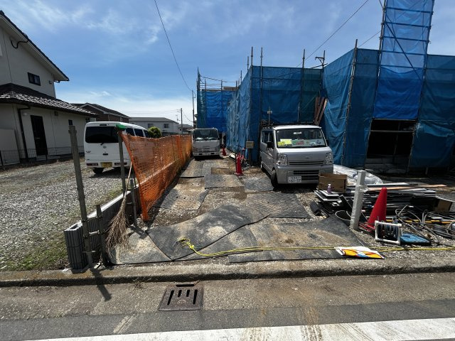 新築　高崎市倉賀野町全2棟　Blooming　Garden　2号棟の駐車場|現地写真　駐車スペースは並列2台+1台分可能です！
