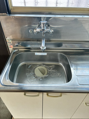 【キッチン】 | 鐘築邸戸建借家 | コンパクトなキッチンで掃除もラクラク