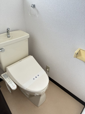 【トイレ】 | 鐘築邸戸建借家 | コンパクトで使いやすいトイレです