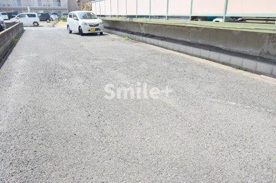 【駐車場】 | リバーサイドクラタ | 駐車場に車を止められます