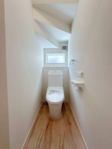 西区己斐東2丁目のトイレ|1階ウォシュレットトイレ☆
1階、2階にウォシュレットトイレがついています♪