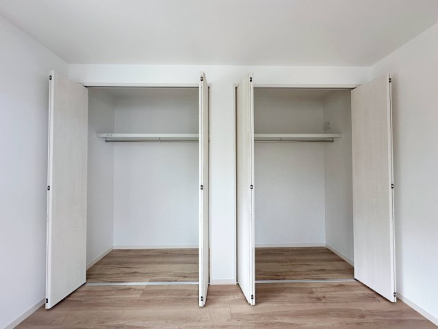 西区己斐東2丁目の収納|全居室収納☆
8帖の主寝室のクローゼットです♪