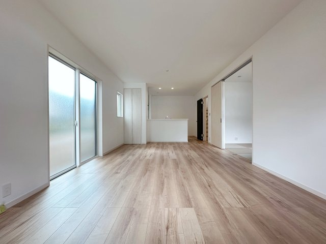 西区己斐東2丁目の居間・リビング|17帖の広々としたリビング☆
完成済のため365日ご案内可能♪
「今日見たい」にも対応します！