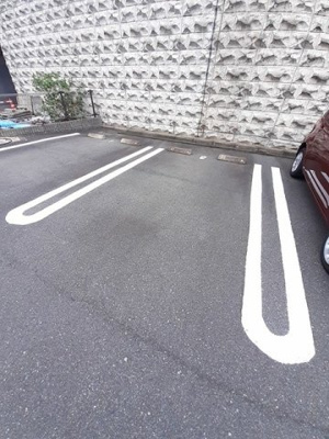 【駐車場】 | プラム | 駐車場に車を止められます
