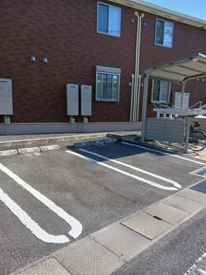 【駐車場】 | クラヴィエ集 | 駐車場です