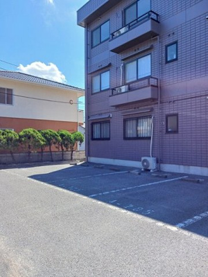 【駐車場】 | パルテールⅡ | 駐車場があるので、車を買う予定の方も安心です