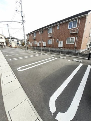 【駐車場】 | Ｎｅｗアラモード・メゾンⅡ | 駐車場に車を止められます