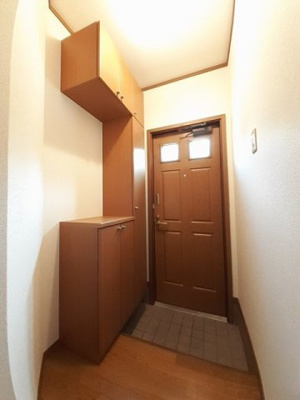 【玄関】 | メゾネット紀世 | 明るい玄関です