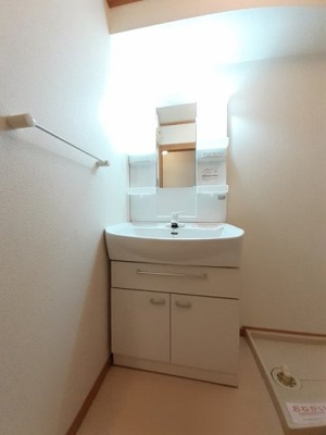 【洗面所】 | グリーンビレッジＡ棟 | 明るい洗面所です