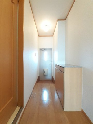 【玄関】 | グリーンビレッジＡ棟 | シンプルで使いやすい玄関です