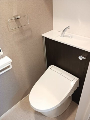 【トイレ】 | アヴェニールガーデン | 落ち着いた色調のトイレです