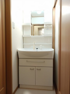 【洗面所】 | カルムメゾン | 明るい洗面所です